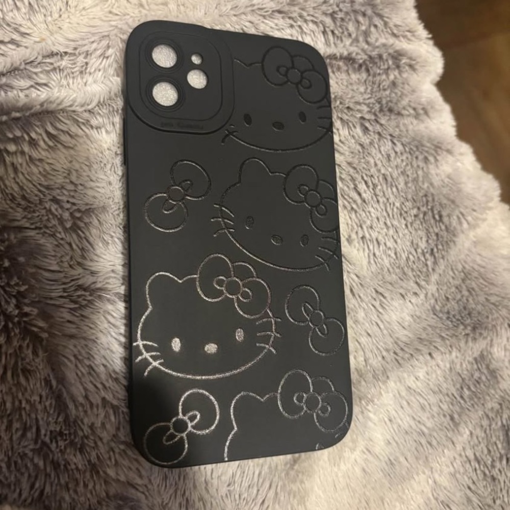 Hello Kitty Phone Case - Picture 2 of 2